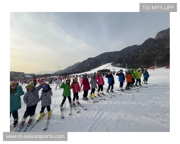冰雪运动学院开展少儿滑雪教学的实践考核与认证，滑雪课程内容